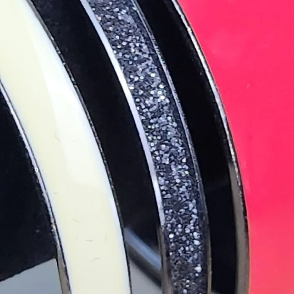💜Red, Cream, & Sparkly Black 5-Piece Bangle Bracelet Set - Picture 8 of 8